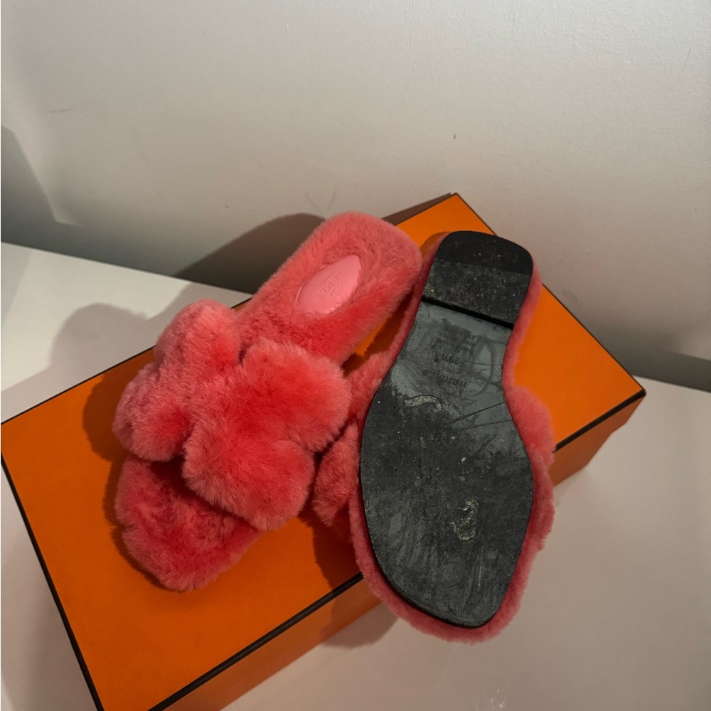 Hermes Fluffy Pink Slippers - Picture 4 of 4